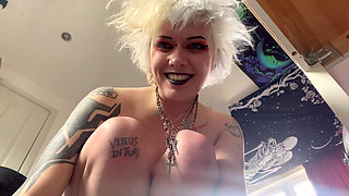 Glitterqueen1999 Eats Her Cheating Boyfriend Giantess Fetish