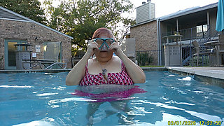 Som Under Water Fun with You Sexy Big Beauty Nurse Vicki