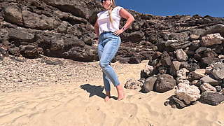 Casual Beach Pee - Jeans Wetting Outdoors
