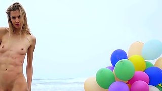 Sexy naked MILF playing with her baloons