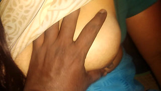 Desi Priyanka Long Hier Aunty Boobs Show