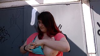 Bellowing, ass-shaking, ssbbw
