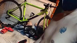 Sexy Pinoy Boy Wank His Hard Cock