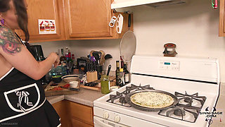 Office Pizza Party Giantess Featuring Sinn Sage