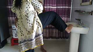 45 Year Old Neighbor Stepaunty Seduced Me by Seeing Her Big Ass While Combing Her Hair - Indian Desi Sex (bbw)